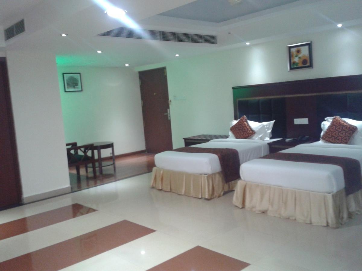 Hotel Hiton Perintalmanna Camera foto