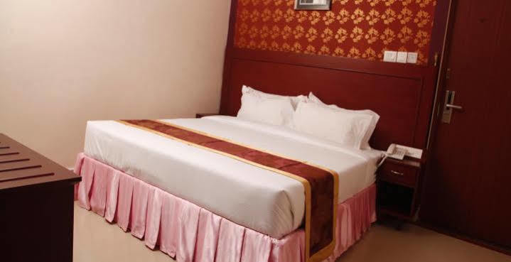 Hotel Hiton Perintalmanna Esterno foto